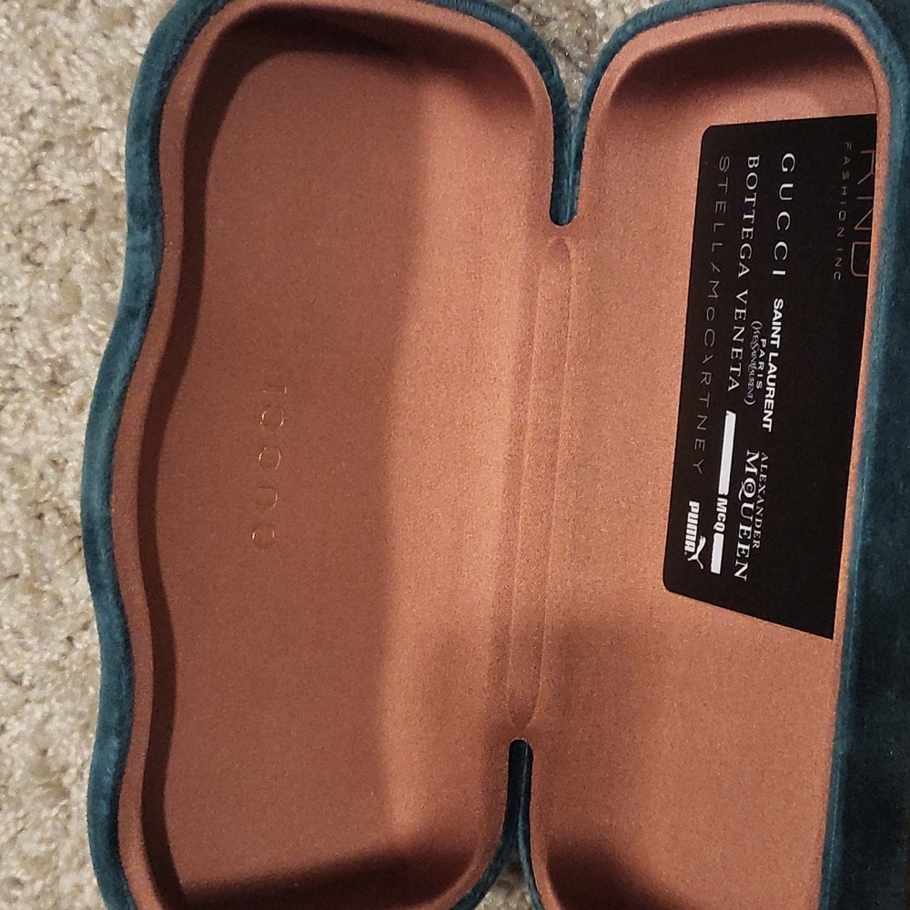 Gucci women sunglasses(authentic) - Picture 10 of 12